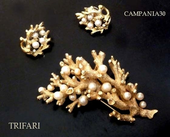 SB1832 - SPILLA CON ORECCHINI "TRIFARI" CORAL BRUCH ANNI '60 - LE COLLEZIONI  DI CAMPANIA30
